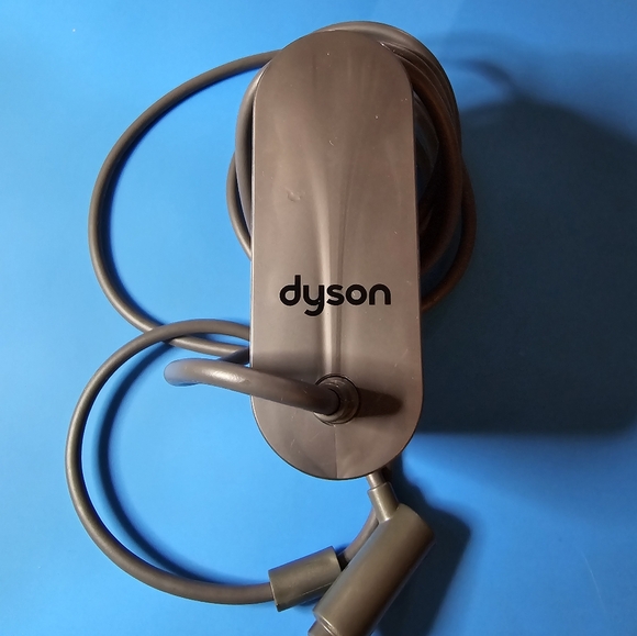 Dyson charging unit - Picture 1 of 2
